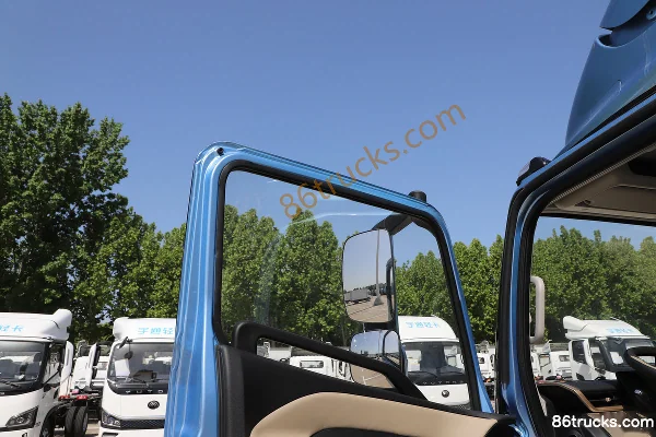 Yutong T6 Wide Body Air Brake 4.2m Single Row Pure Electric Van Light Truck Shenlan 155.332kWh 4X2(6 wheels) Cab (1) | 86Trucks