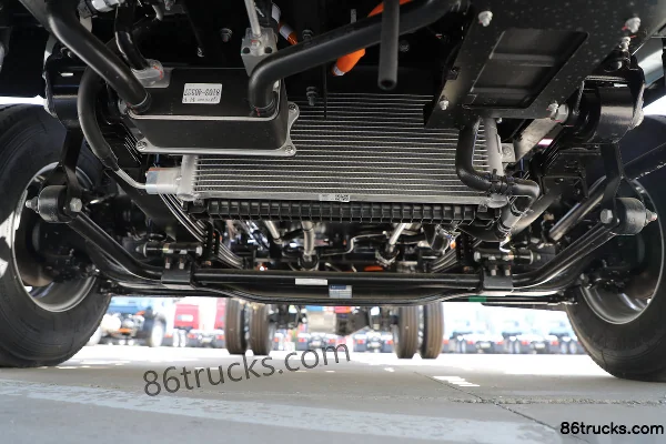 Yutong T6 Wide Body Air Brake 4.2m Single Row Pure Electric Van Light Truck Shenlan 155.332kWh 4X2(6 wheels) Chassis (1) | 86Trucks