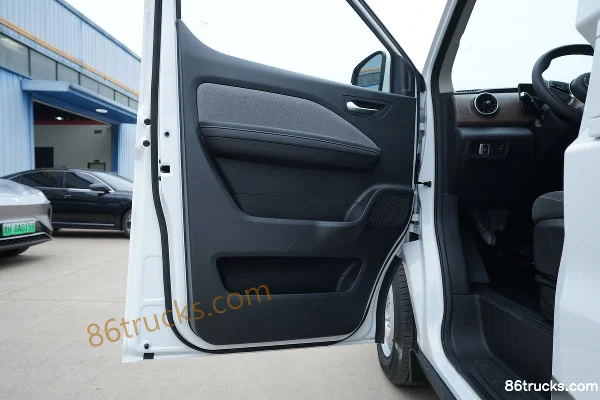 Ruichi EC75 Zhixing Supercharge Edition Beyond Type II 2-Seat Pure Electric Closed Van 50.1kWh Peak Cab (1) | 86Trucks