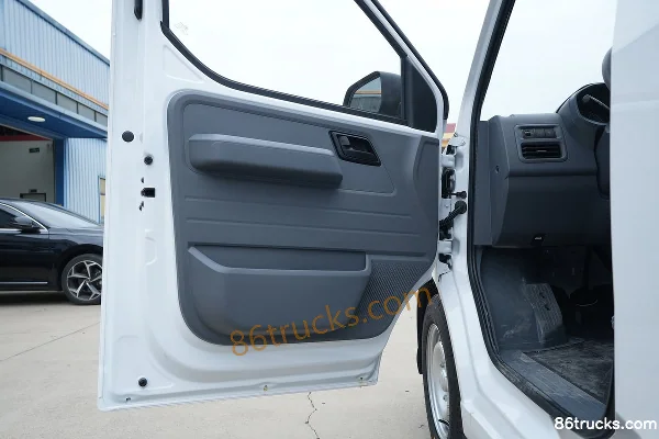 SAIC-GM-Wuling Yangguang 2026 Comfort 6-Seat Pure Electric Light Bus Saike 56.2kWh Cab (1) | 86Trucks