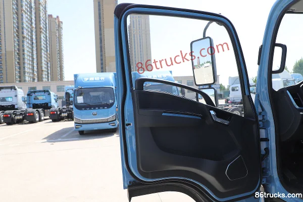 Yutong T3S Yixing Series Medium Body Hydraulic Brake 4.2m Single-row Pure Electric Van Light Truck Shenlan 77.28kWh 4X2(6 wheels) Cab (3)