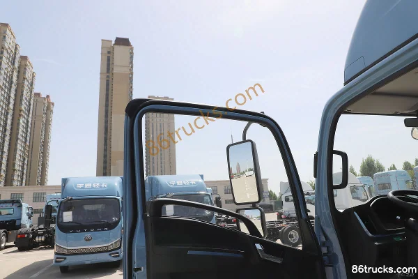 Yutong T3S Yixing Series Medium Body Hydraulic Brake 4.2m Single-row Pure Electric Van Light Truck Shenlan 77.28kWh 4X2(6 wheels) Cab (2)