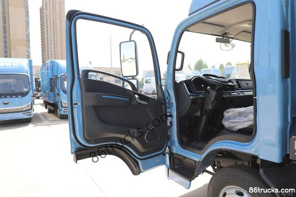 Yutong T3S Yixing Series Medium Body Hydraulic Brake 4.2m Single-row Pure Electric Van Light Truck Shenlan 77.28kWh 4X2(6 wheels) Cab (1)