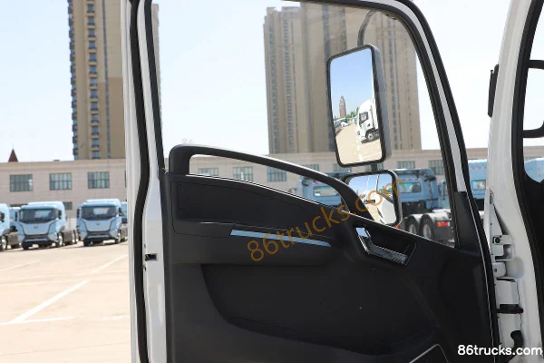 Yutong T3 Medium Body Hydraulic Brake 4.2m Single Row Electric Van Light Truck Shenlan 100.103kWh 4X2(6 wheels) Cab (3) | 86Trucks