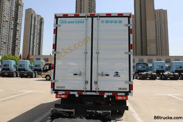 Yutong T3 Medium Body Hydraulic Brake 4.2m Single Row Electric Van Light Truck Shenlan 100.103kWh 4X2(6 wheels) (2) | 86Trucks