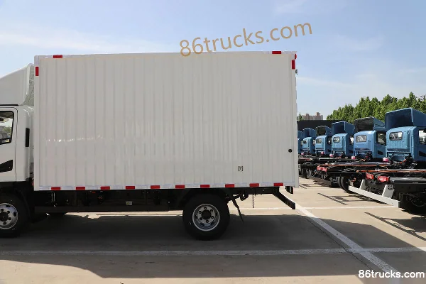 Yutong T3 Medium Body Hydraulic Brake 4.2m Single Row Electric Van Light Truck Shenlan 100.103kWh 4X2(6 wheels) (1) | 86Trucks