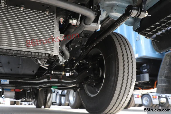Yutong T5 Standard Edition Mid-body Air Brake 4.2m Single Row Pure Electric Van Light Truck Shenlan 155.332kWh 4X2(6 wheels) Chassis (3) | 8