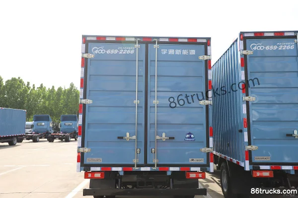 Yutong T5 Standard Edition Mid-body Air Brake 4.2m Single Row Pure Electric Van Light Truck Shenlan 155.332kWh 4X2(6 wheels) (3) | 86Trucks