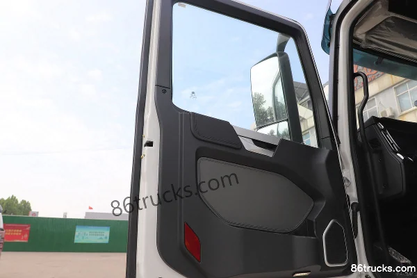 XCMG Hanfeng XG2 Version Composite 6X4(10 roues) Toit Plat Électrique Pur à Échange de Batterie Tracteur Routier CATL 600.93kWh Cabine (3)