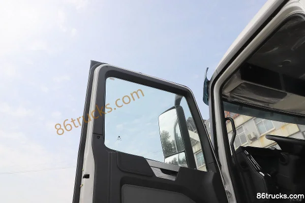 XCMG Hanfeng XG2 Version Composite 6X4(10 roues) Toit Plat Électrique Pur à Échange de Batterie Tracteur Routier CATL 600.93kWh Cabine (2)
