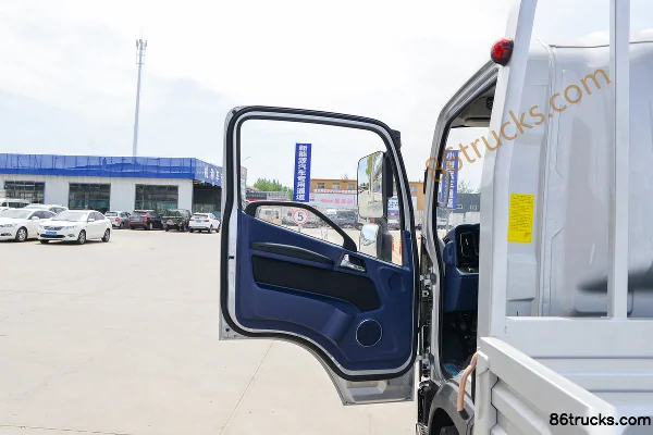 FAW Jiefang Hu 6G Medium Body 140hp 4X2(6 wheels) 4.2m single-row flatbed light truck Cab (1) | 86Trucks