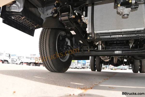 FAW Jiefang Hu 6G Medium Body 140hp 4X2(6 wheels) 4.2m single-row flatbed light truck Chassis (2) | 86Trucks