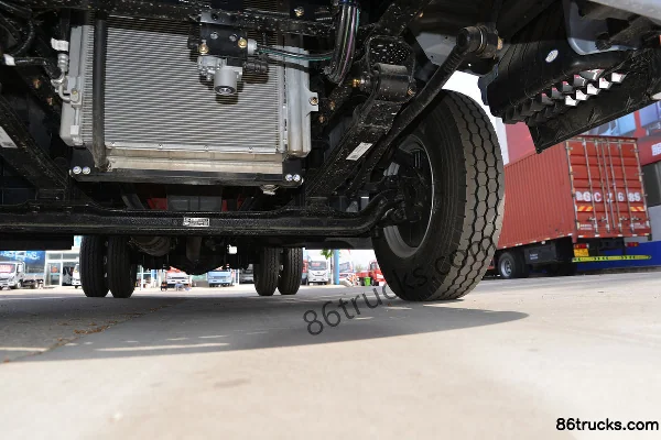 FAW Jiefang J6F 160hp 4X2(6 wheels) 3.82m Crew Cab Flatbed Light Truck (Wide Body) Chassis (3) | 86Trucks