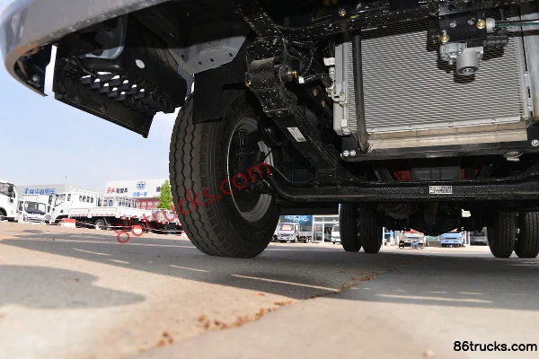 FAW Jiefang J6F 160hp 4X2(6 wheels) 3.82m Crew Cab Flatbed Light Truck (Wide Body) Chassis (2) | 86Trucks