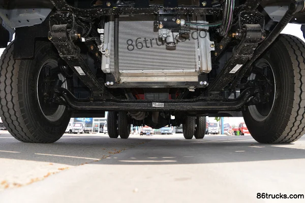 FAW Jiefang J6F 160hp 4X2(6 wheels) 3.82m Crew Cab Flatbed Light Truck (Wide Body) Chassis (1) | 86Trucks
