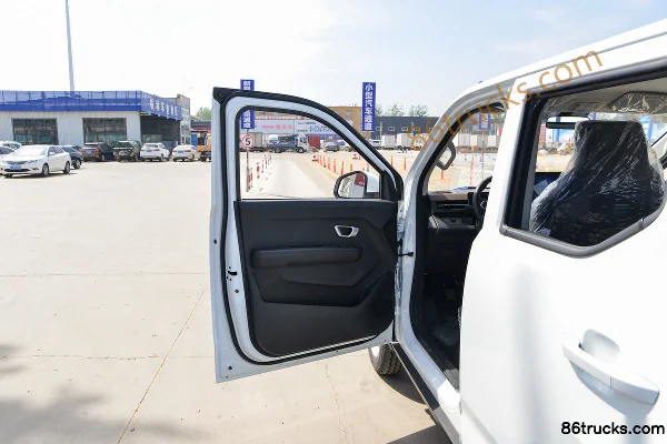 FAW Jiefang 1.6L Gasoline 122 hp 4X2(6 wheels) 5-Speed 2.71m Double Row Flatbed Mini Truck (Single Rear Tire) Cab (1) | 86Trucks
