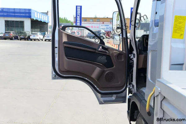 FAW Jiefang New Zhaocaihu Pro 2.5L Diesel 150 hp 4X2(6 wheels) 5-Speed Air Brake 3.82m Semi-Row Flatbed Light Truck Cab (2) | 86Trucks