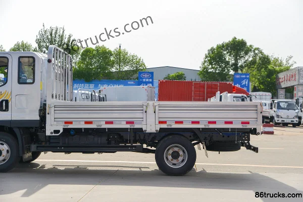FAW Jiefang New Zhaocaihu Pro 2.5L Diesel 150 hp 4X2(6 wheels) 5-Speed Air Brake 3.82m Semi-Row Flatbed Light Truck Body (3) | 86Trucks