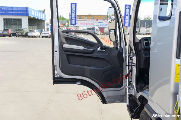 Foton ATV 2.5L diesel 158hp 4X2(6 wheels) WLY 6-speed 3.83m semi-row flatbed light truck Cab (2) | 86Trucks