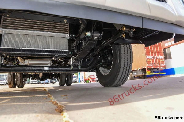 Foton ATV 2.5L diesel 158hp 4X2(6 wheels) WLY 6-speed 3.83m semi-row flatbed light truck Chassis (3) | 86Trucks