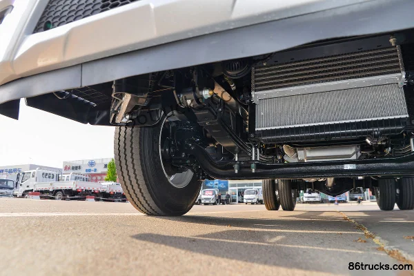 Foton ATV 2.5L diesel 158hp 4X2(6 wheels) WLY 6-speed 3.83m semi-row flatbed light truck Chassis (2) | 86Trucks