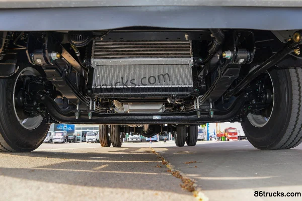Foton ATV 2.5L diesel 158hp 4X2(6 wheels) WLY 6-speed 3.83m semi-row flatbed light truck Chassis (1) | 86Trucks