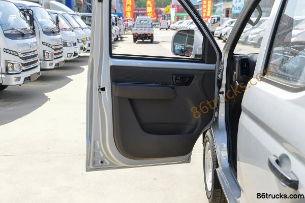 Dongfeng Chuangfu Niuka 2026 Comfort Edition 1.6L Gasoline 122 hp 4X2(6 wheels) 2.545m Double Row Flatbed Mini Truck Cab (2) | 86Trucks