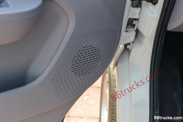 Ruichi R3 2026 Model 2-Seat Pure Electric Enclosed Delivery Truck Ganfeng 38.4kWh Cab (3) | 86Trucks