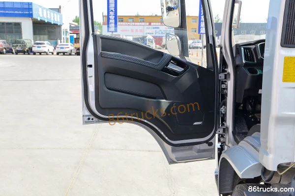 Lanqing Light Truck H Series 170 hp 4X2(6 wheels) 4.18m Single Row Stake Truck (China VI) Cab (2) | 86Trucks
