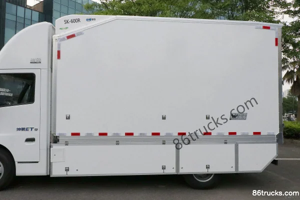 JAC Kunpeng ET9 Flagship Edition 4X2(6 wheels) 4.055m Single Row Pure Electric Refrigerated Truck CATL 120.27kWh Exterior (3) | 86Trucks