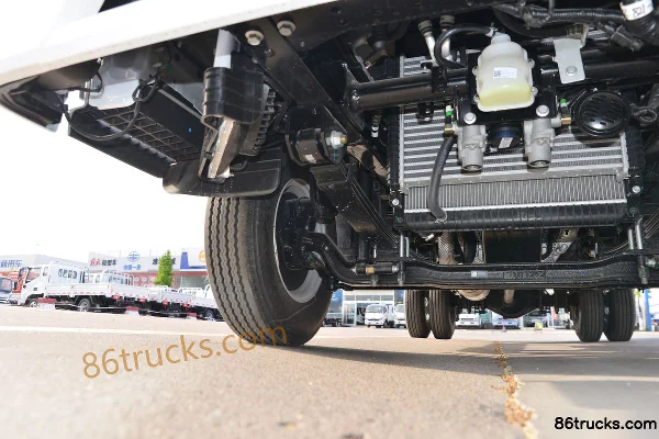 Foton New Jieyun Youth Edition 2.5L Diesel 150hp 4X2(6 wheels) WLY 5-Speed 4.14m Single Row Van Light Truck Chassis (2) | 86Trucks