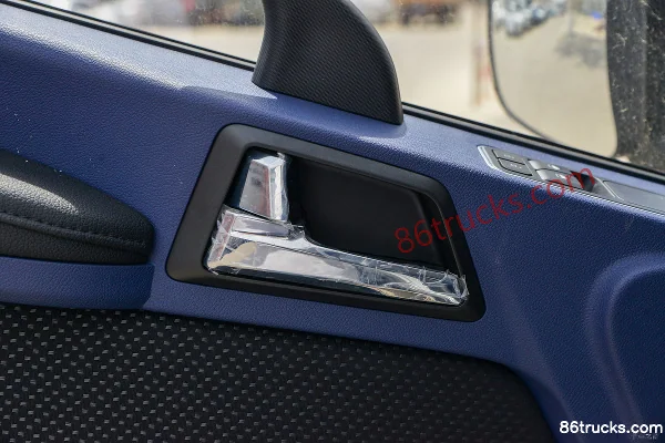 FAW Jiefang Tiger 6G Wide Body 160 hp 4X2(6 wheels) 3.82m Semi-row Stake Truck (Fast Gear 8-speed) Cab (3) | 86Trucks