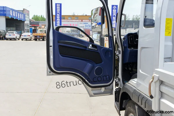 FAW Jiefang Tiger 6G Wide Body 160 hp 4X2(6 wheels) 3.82m Semi-row Stake Truck (Fast Gear 8-speed) Cab (2) | 86Trucks
