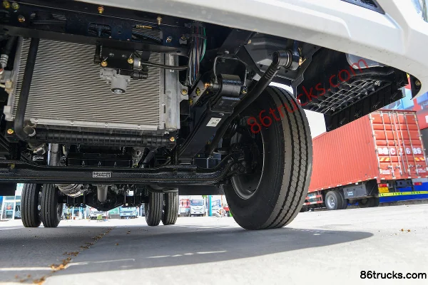 FAW Jiefang Tiger 6G Wide Body 160 hp 4X2(6 wheels) 3.82m Semi-row Stake Truck (Fast Gear 8-speed) Chassis (3) | 86Trucks