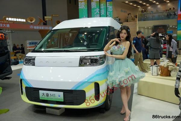 SAIC MAXUS Dana M1 2026 model high roof 7-seat pure electric light bus Exterior (3) | 86Trucks