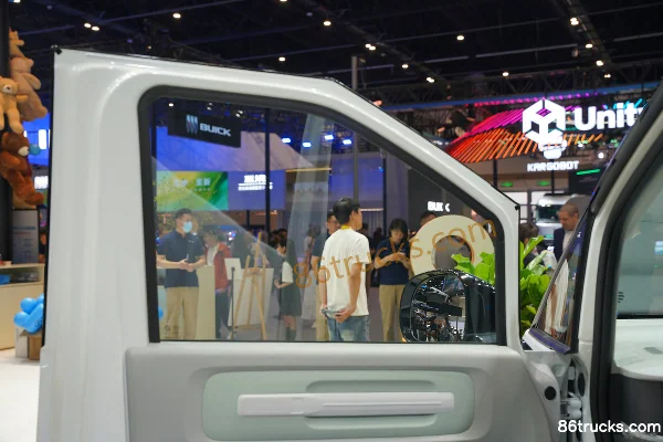 SAIC MAXUS Dana M1 2026 model high roof 7-seat pure electric light bus Cab (2) | 86Trucks