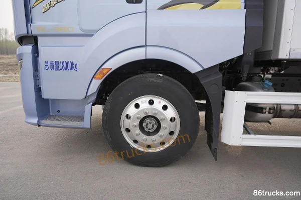 FAW Jiefang J6V Pilot Edition 380 hp 4X2(6 wheels) 10-speed 6.8m refrigerated truck Chassis (1) | 86Trucks