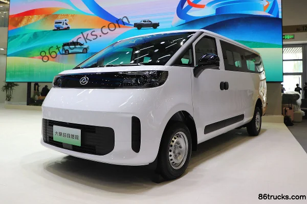 SAIC MAXUS Dana Range Extender 2026 Model Multi-Function Standard Type 7-Seat Long Wheelbase Low Roof Light Bus CATL 50kWh Exterior (3) | 86