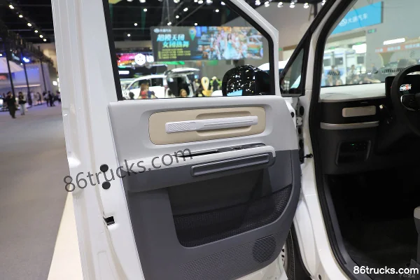 SAIC MAXUS Dana Range Extender 2026 Model Multi-Function Standard Type 7-Seat Long Wheelbase Low Roof Light Bus CATL 50kWh Cab (3) | 86Truck