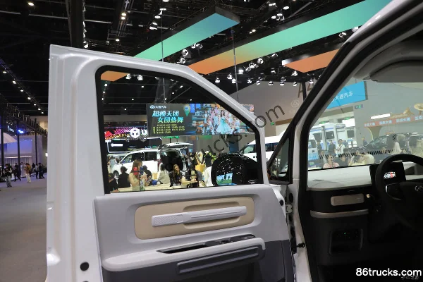 SAIC MAXUS Dana Range Extender 2026 Model Multi-Function Standard Type 7-Seat Long Wheelbase Low Roof Light Bus CATL 50kWh Cab (2) | 86Truck