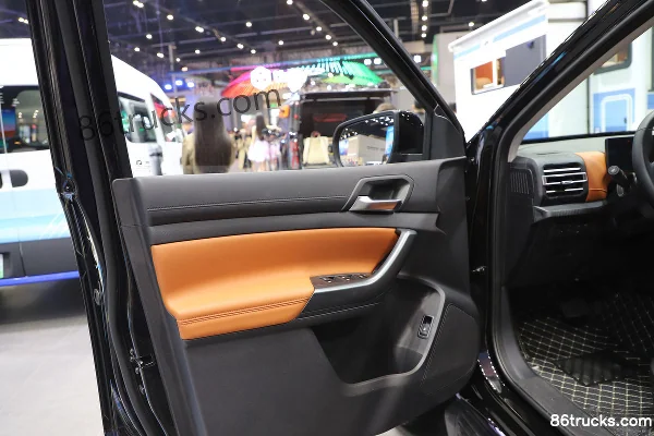 SAIC MAXUS Interstellar L 2023 Elite 2.0T Diesel 143hp Manual 4WD Flat Box Double Cab Pickup Chassis (3) | 86Trucks