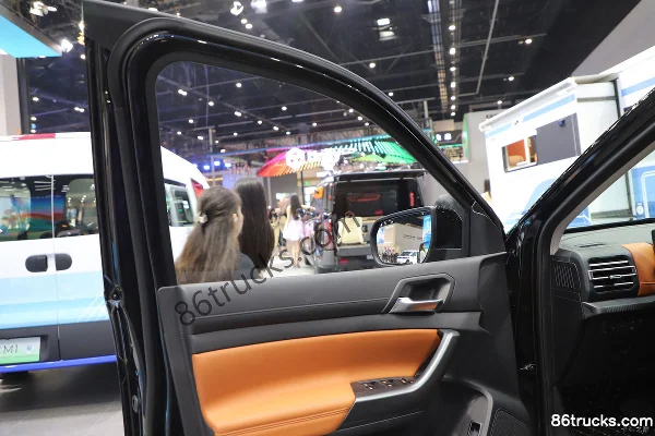SAIC MAXUS Interstellar L 2023 Elite 2.0T Diesel 143hp Manual 4WD Flat Box Double Cab Pickup Chassis (2) | 86Trucks