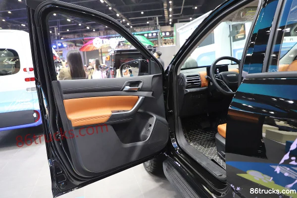 SAIC MAXUS Interstellar L 2023 Elite 2.0T Diesel 143hp Manual 4WD Flat Box Double Cab Pickup Chassis (1) | 86Trucks