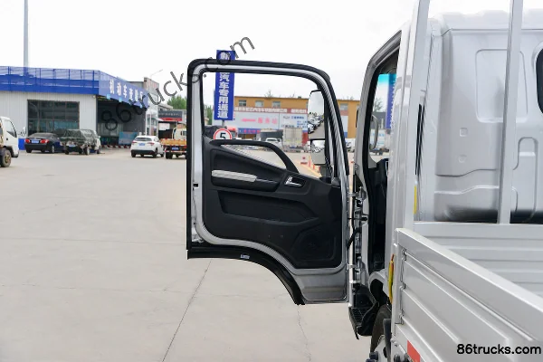 Foton ATV 2.5L Diesel 158 hp 4X2(6 wheels) WLY 6-Speed 4.17m Single Row Flatbed Light Truck Cab (1) | 86Trucks