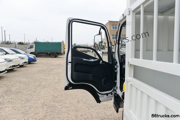Shidai Linghang M5 4.19m Single Row Pure Electric Stake Truck CATL 100.96kWh 4X2(6 wheels) Cab (1) | 86Trucks