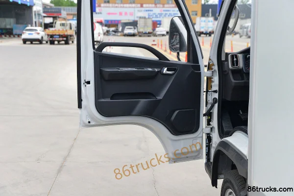 Foton V Card 2.3L Diesel 142hp 4X2(6 wheels) WLY 5-Speed 3.89m Extended Cab Van Truck (2) | 86Trucks