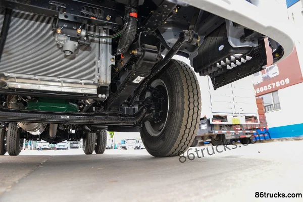 FAW Jiefang Lingtu 180hp 4X2(6 wheels) 5.2m single-row flatbed cargo truck (Fast Gear 8-speed) Chassis (3) | 86Trucks