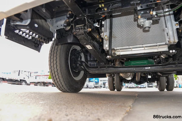 FAW Jiefang Lingtu 180hp 4X2(6 wheels) 5.2m single-row flatbed cargo truck (Fast Gear 8-speed) Chassis (2) | 86Trucks