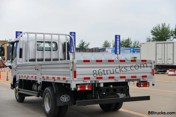 FAW Jiefang Lingtu 180hp 4X2(6 wheels) 5.2m single-row flatbed cargo truck (Fast Gear 8-speed) Body (3) | 86Trucks
