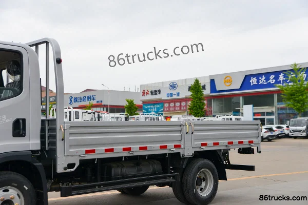 FAW Jiefang Lingtu 180hp 4X2(6 wheels) 5.2m single-row flatbed cargo truck (Fast Gear 8-speed) Body (1) | 86Trucks